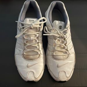 White Nike shoxs men’s size 10.5